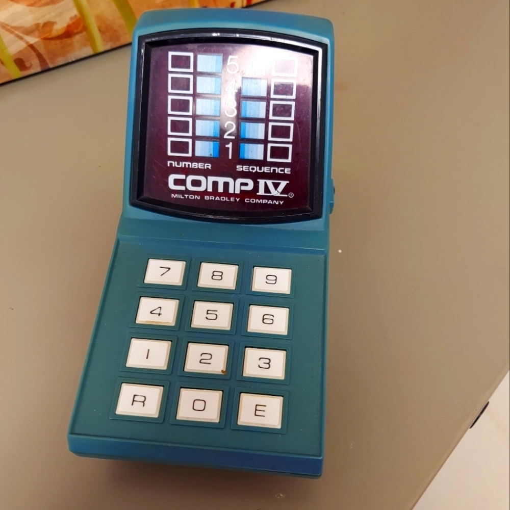COMP iV Milton Bradley VIntage Electronic Game Works!
